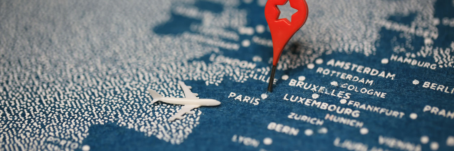 Carte de France stylisée avec les principaux aéroports et volumes de trafic indiqués