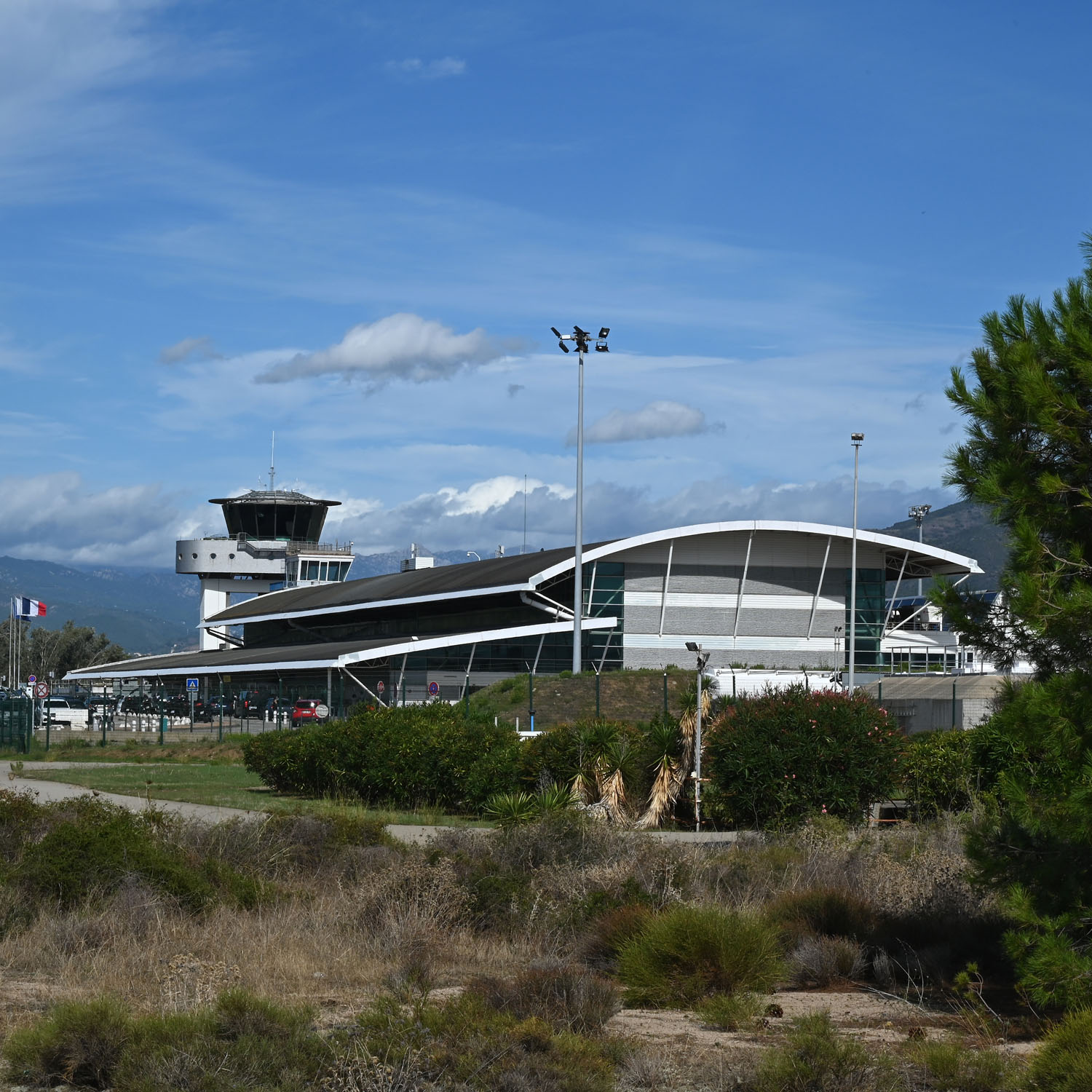 Vue aérienne de l'aéroport Ajaccio Napoléon Bonaparte (AJA)