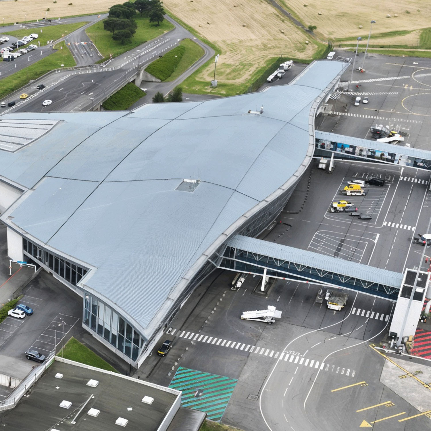 Vue aérienne de l'aéroport Brest Bretagne (BES)