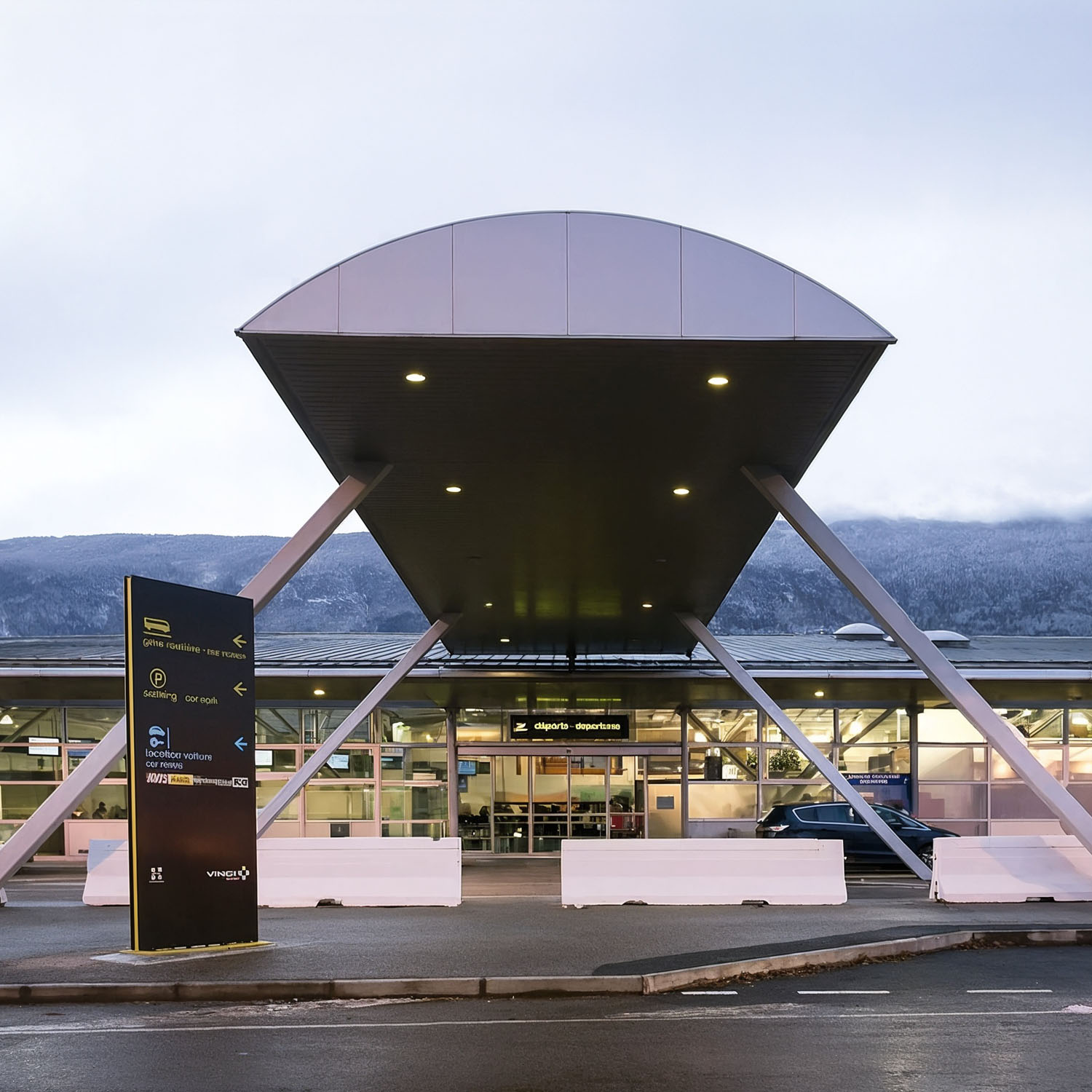 Vue aérienne de l'aéroport Chambéry Savoie Mont Blanc (CMF)