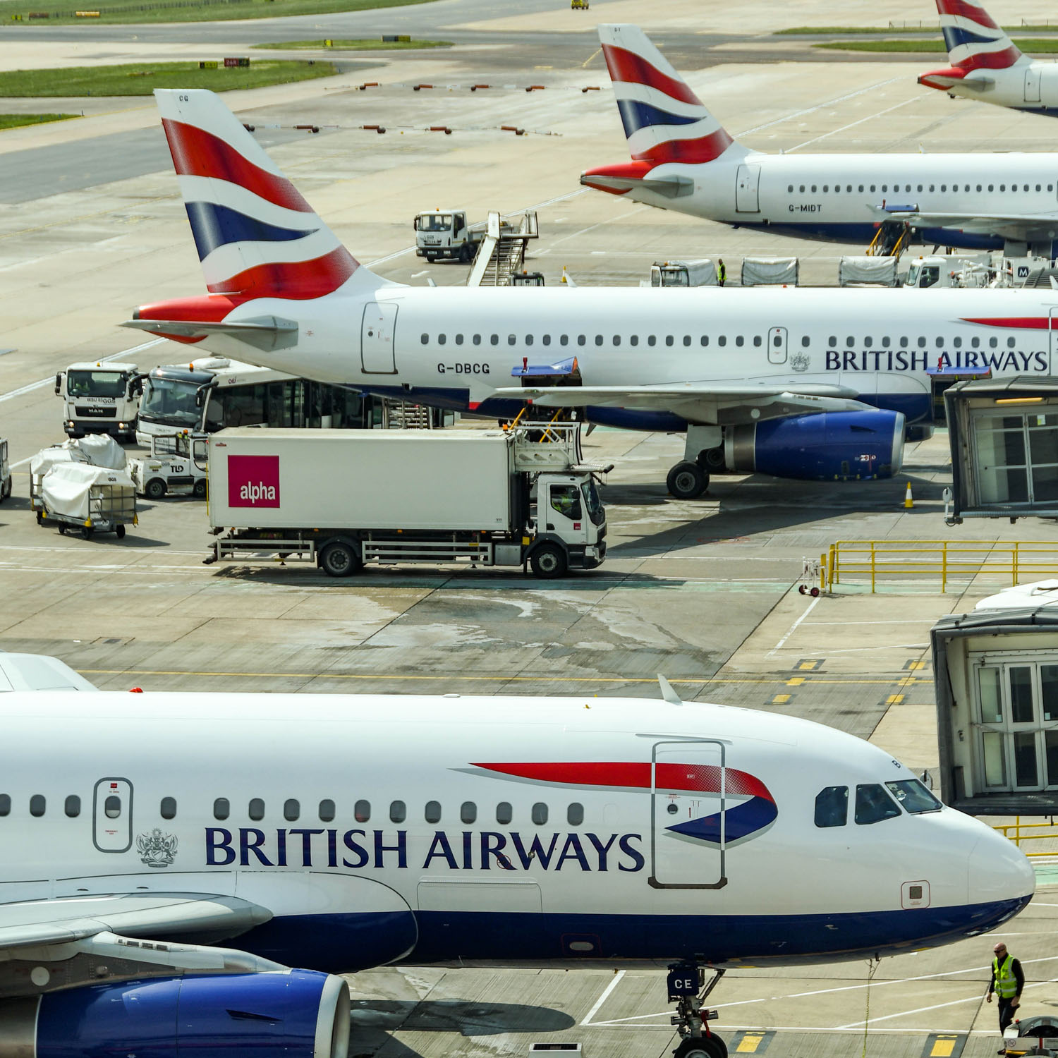 Avions British Airways devant les terminal de l’aéroport de Londres